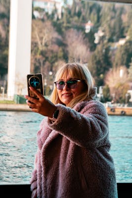 Chloé, 23